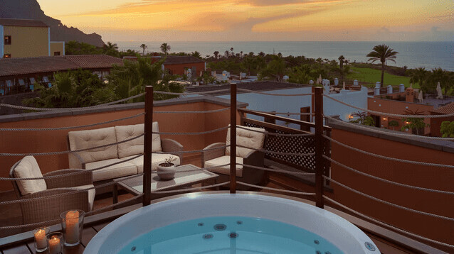 Suite Sea View with Whirlpool 